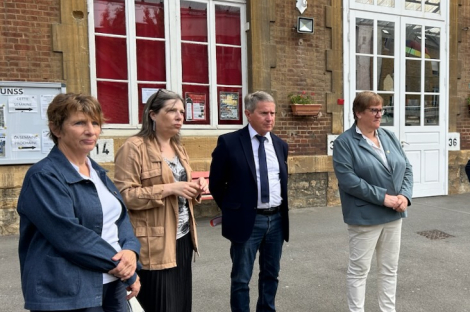 Education : Noël Bourgeois en visite aux collèges Arthur Rimbaud et Jean Macé àCharleville-Mézières